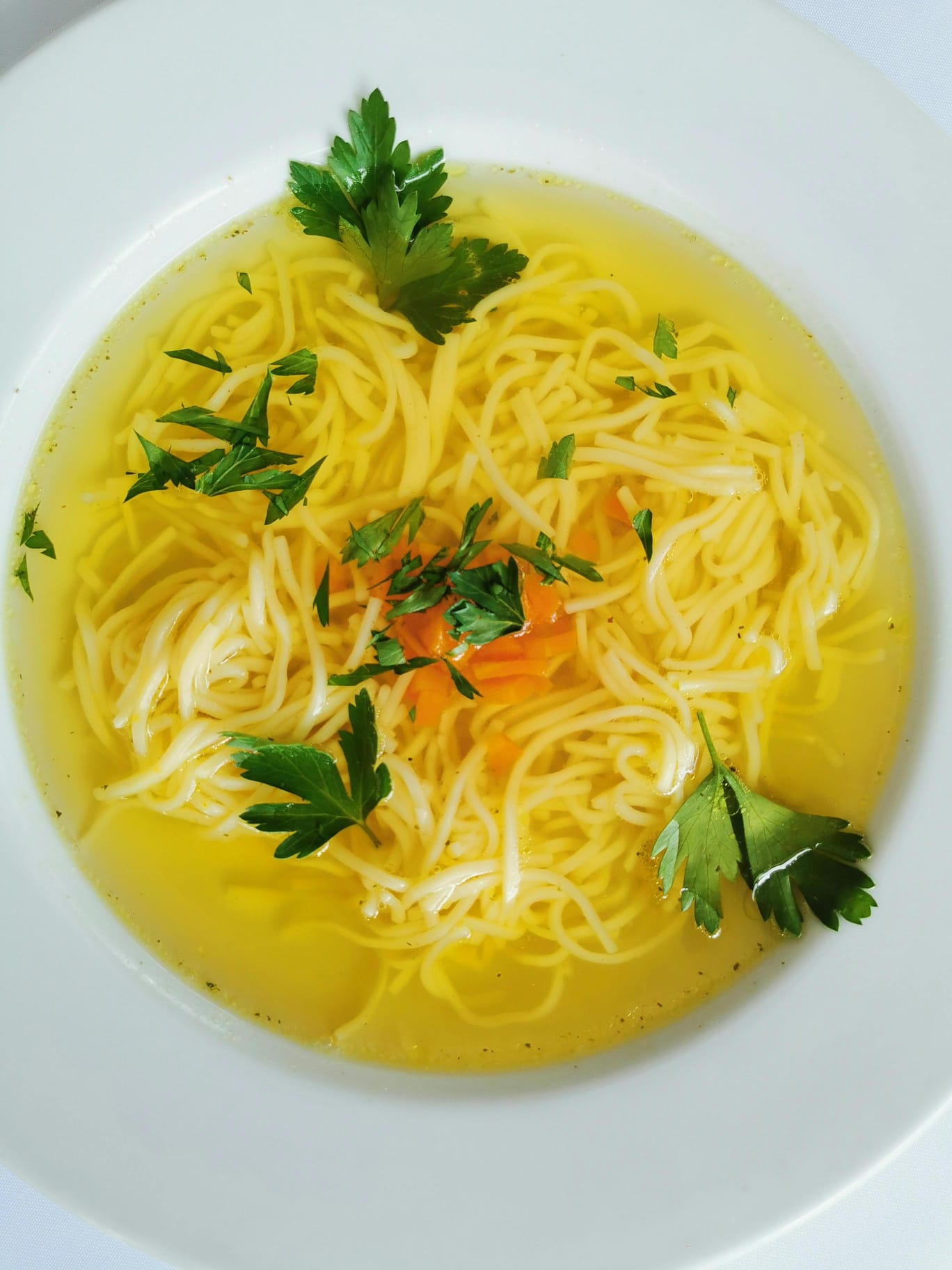 Vegetarische Nudelsuppe